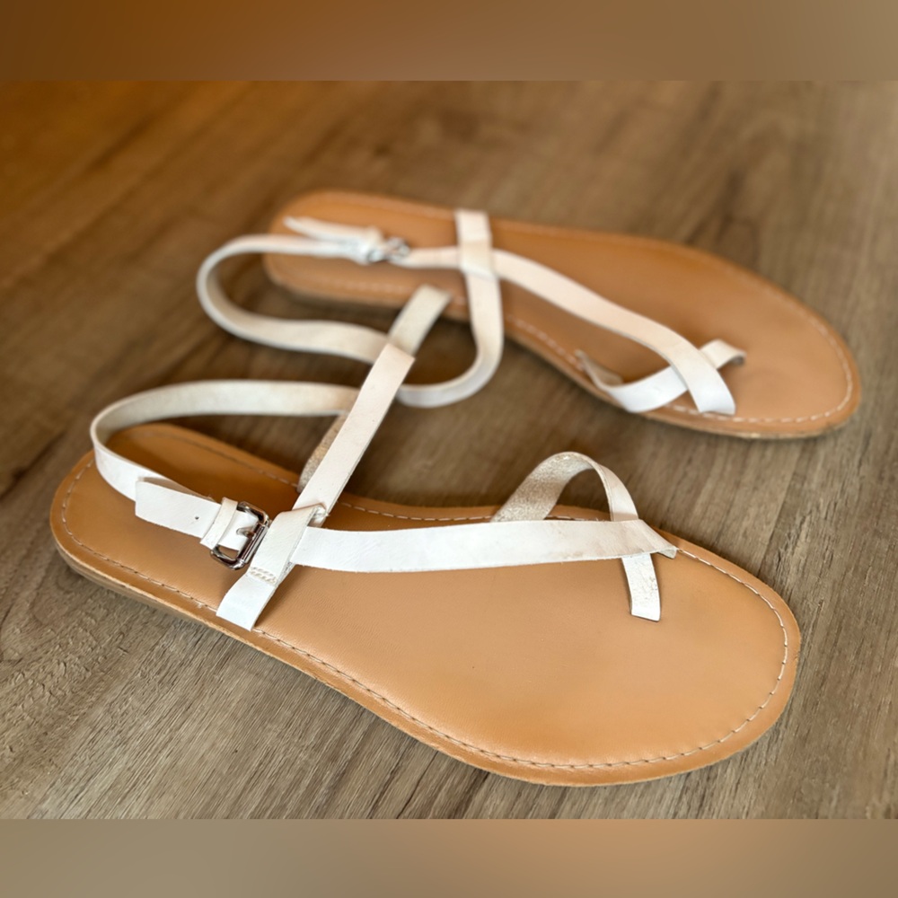 🌺10/$20 Old Navy White Strappy Sandals Size 10